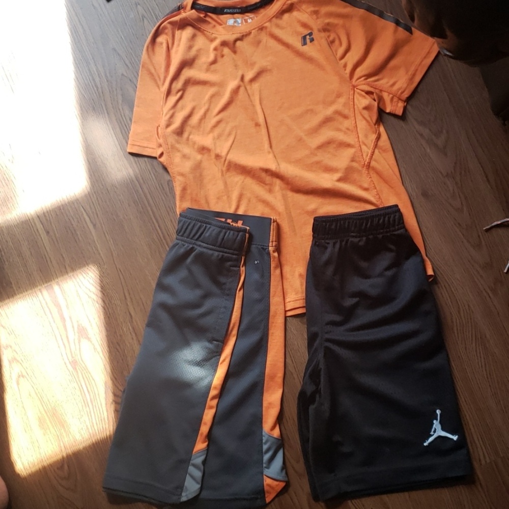 Boys shirt two pairs of shorts,